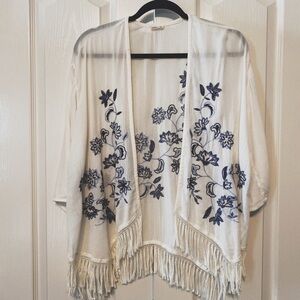 Hollister Floral Embroidered Kimono Size XS